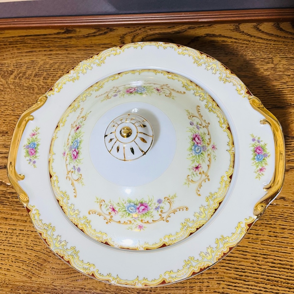 Vintage  Renwick Japan Covered 10" Round Soup/Vegetable Bowl with lid